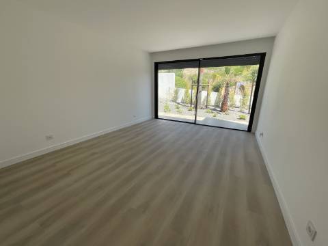 MAGNIFICA MORADIA T4 COM PISCINA E VISTA MAR