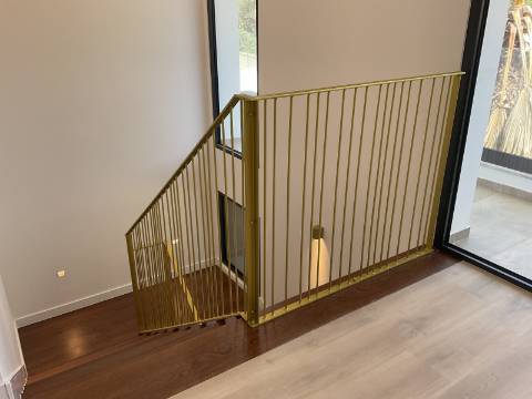 MAGNIFICA MORADIA T4 COM PISCINA E VISTA MAR