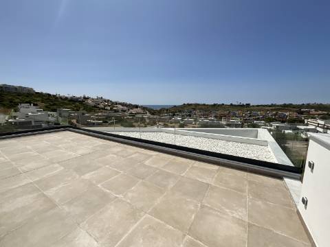 MAGNIFICA MORADIA T4 COM PISCINA E VISTA MAR