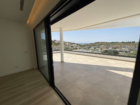 MAGNIFICA MORADIA T4 COM PISCINA E VISTA MAR