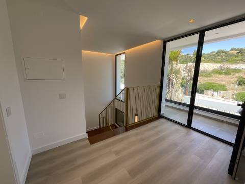 MAGNIFICA MORADIA T4 COM PISCINA E VISTA MAR