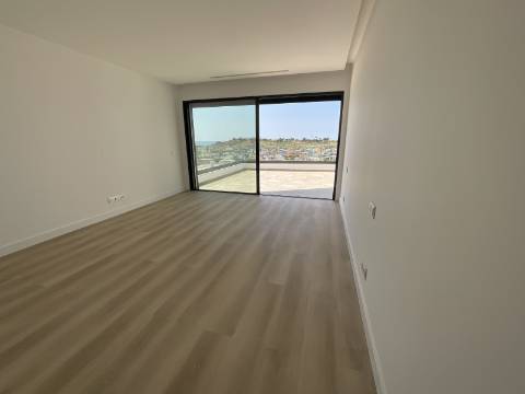 MAGNIFICA MORADIA T4 COM PISCINA E VISTA MAR