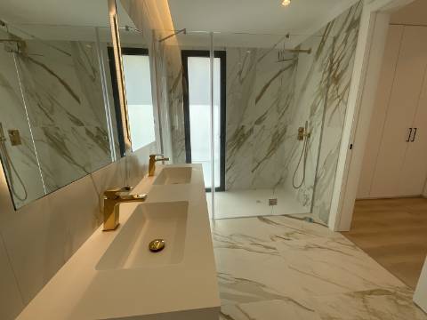 MAGNIFICA MORADIA T4 COM PISCINA E VISTA MAR