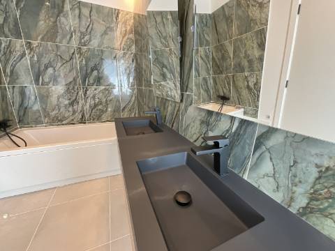 MAGNIFICA MORADIA T4 COM PISCINA E VISTA MAR