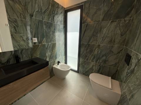 MAGNIFICA MORADIA T4 COM PISCINA E VISTA MAR