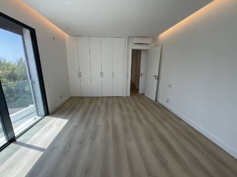 MAGNIFICA MORADIA T4 COM PISCINA E VISTA MAR