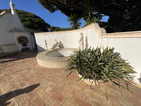 Excelente moradia com piscina e vista de mar.