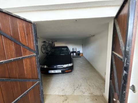 Excelente moradia com piscina e vista de mar.