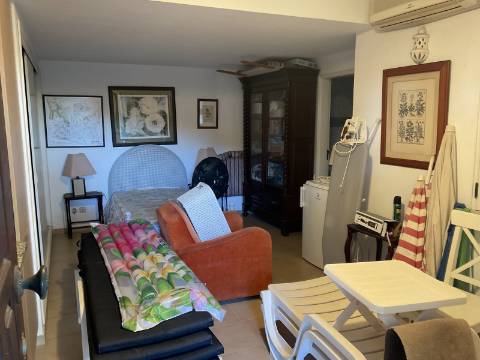 Excelente moradia com piscina e vista de mar.