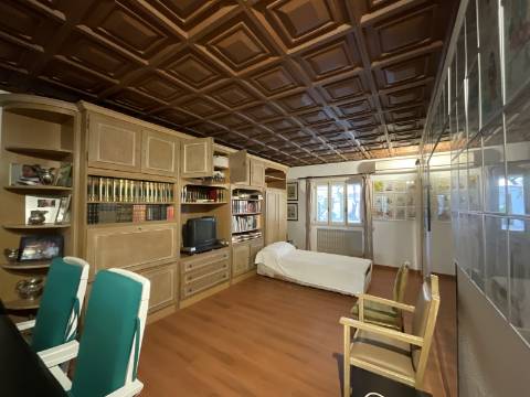 Excelente moradia com piscina e vista de mar.