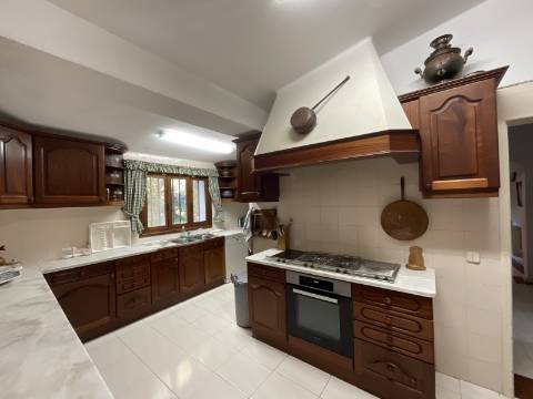 Excelente moradia com piscina e vista de mar.