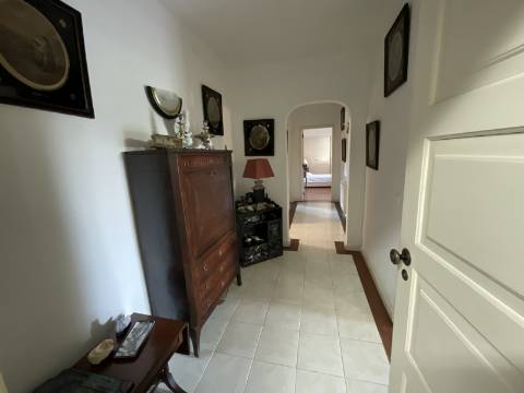 Excelente moradia com piscina e vista de mar.