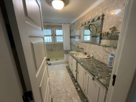 Excelente moradia com piscina e vista de mar.