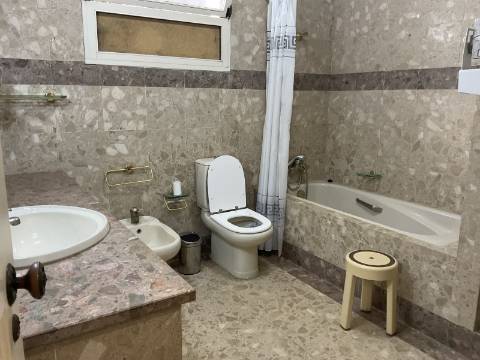 Excelente moradia com piscina e vista de mar.