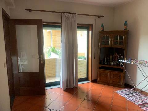 Apartamento T2 Venda em Esmeriz e Cabeçudos,Vila Nova de Famalicão