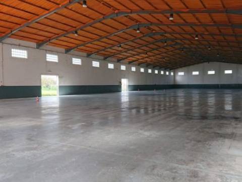 Armazém em Arruda dos Vinhos junto ao No de Alverca A1