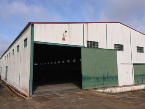 Armazém em Arruda dos Vinhos junto ao No de Alverca A1