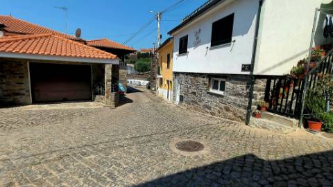 Moradia T4 Com terreno circundante | 2 pisos | Douro Vinhateiro | Régua | Canelas
