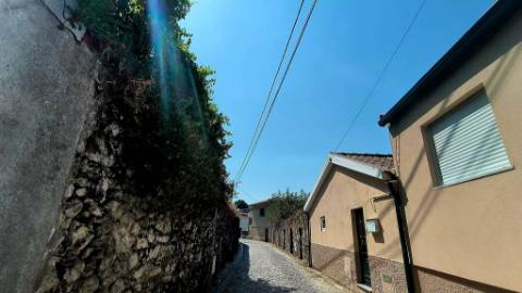 Moradia T4 Com terreno circundante | 2 pisos | Douro Vinhateiro | Régua | Canelas