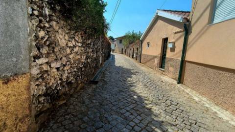 Moradia T4 Com terreno circundante | 2 pisos | Douro Vinhateiro | Régua | Canelas