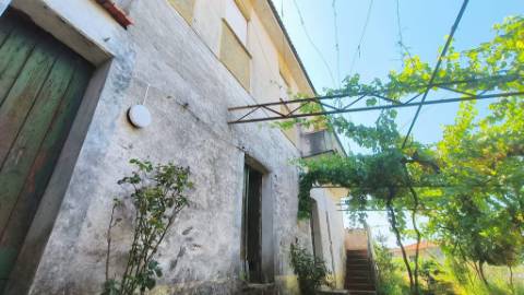 Moradia T4 Com terreno circundante | 2 pisos | Douro Vinhateiro | Régua | Canelas