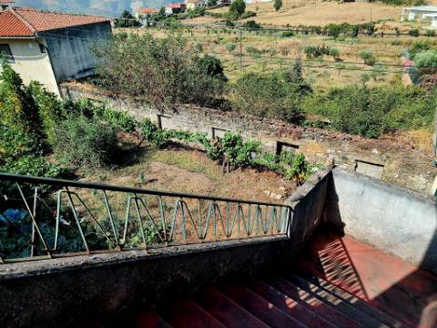 Moradia T4 Com terreno circundante | 2 pisos | Douro Vinhateiro | Régua | Canelas