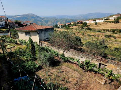 Moradia T4 Com terreno circundante | 2 pisos | Douro Vinhateiro | Régua | Canelas