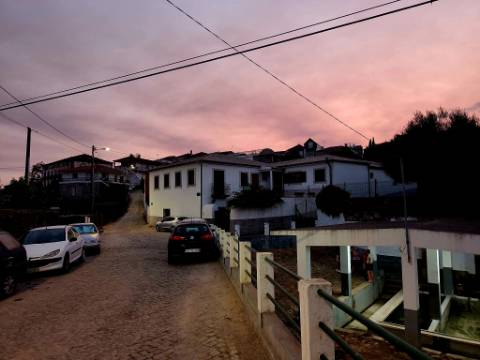 Moradia T4 Com terreno circundante | 2 pisos | Douro Vinhateiro | Régua | Canelas