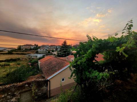 Moradia T4 Com terreno circundante | 2 pisos | Douro Vinhateiro | Régua | Canelas