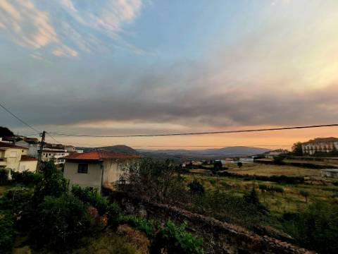 Moradia T4 Com terreno circundante | 2 pisos | Douro Vinhateiro | Régua | Canelas