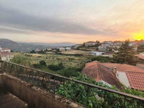 Moradia T4 Com terreno circundante | 2 pisos | Douro Vinhateiro | Régua | Canelas