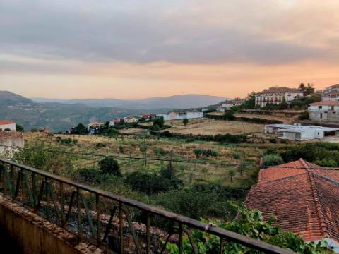 Moradia T4 Com terreno circundante | 2 pisos | Douro Vinhateiro | Régua | Canelas