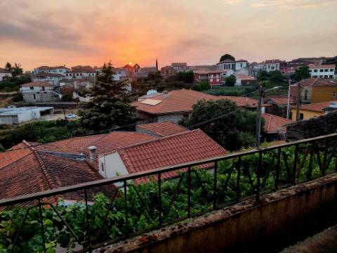 Moradia T4 Com terreno circundante | 2 pisos | Douro Vinhateiro | Régua | Canelas