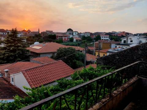 Moradia T4 Com terreno circundante | 2 pisos | Douro Vinhateiro | Régua | Canelas