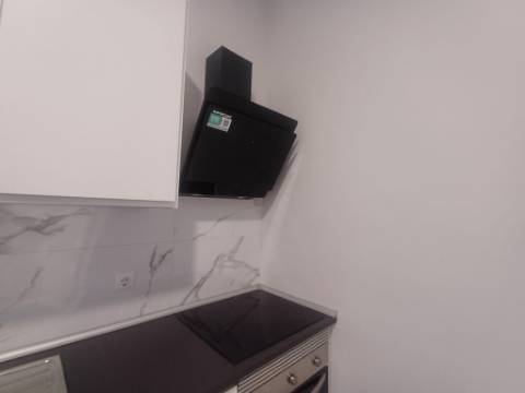 Totalmente remodelado | Loja convertida em habitação T1 | Queluz Belas | Sintra