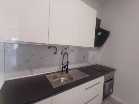 Totalmente remodelado | Loja convertida em habitação T1 | Queluz Belas | Sintra