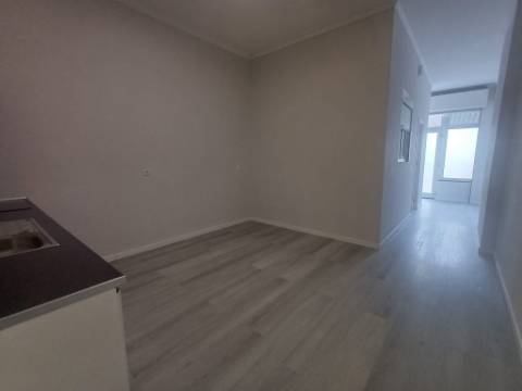 Totalmente remodelado | Loja convertida em habitação T1 | Queluz Belas | Sintra