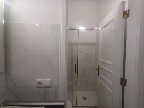 Totalmente remodelado | Loja convertida em habitação T1 | Queluz Belas | Sintra