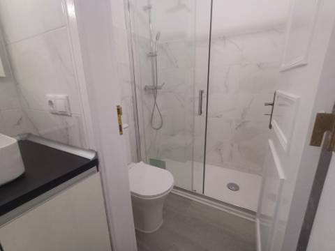 Totalmente remodelado | Loja convertida em habitação T1 | Queluz Belas | Sintra