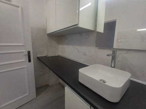 Totalmente remodelado | Loja convertida em habitação T1 | Queluz Belas | Sintra