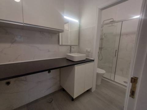 Totalmente remodelado | Loja convertida em habitação T1 | Queluz Belas | Sintra