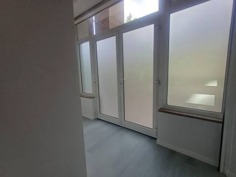 Totalmente remodelado | Loja convertida em habitação T1 | Queluz Belas | Sintra