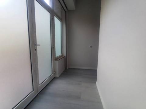 Totalmente remodelado | Loja convertida em habitação T1 | Queluz Belas | Sintra