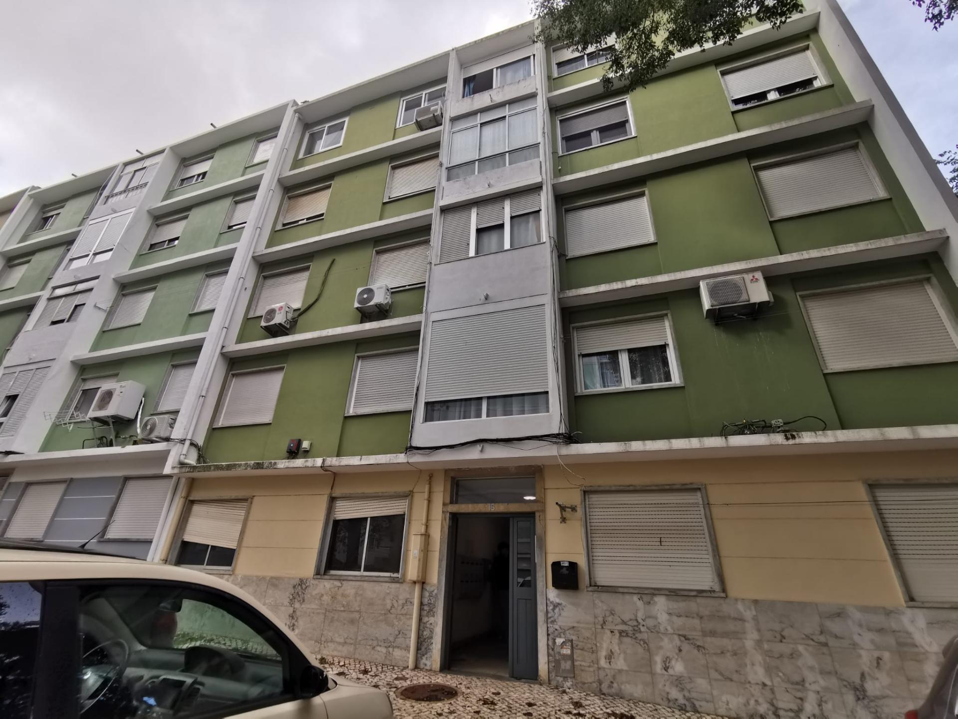 APARTAMENTO T2 | BENFICA | REMODELAÇÂO TOTAL