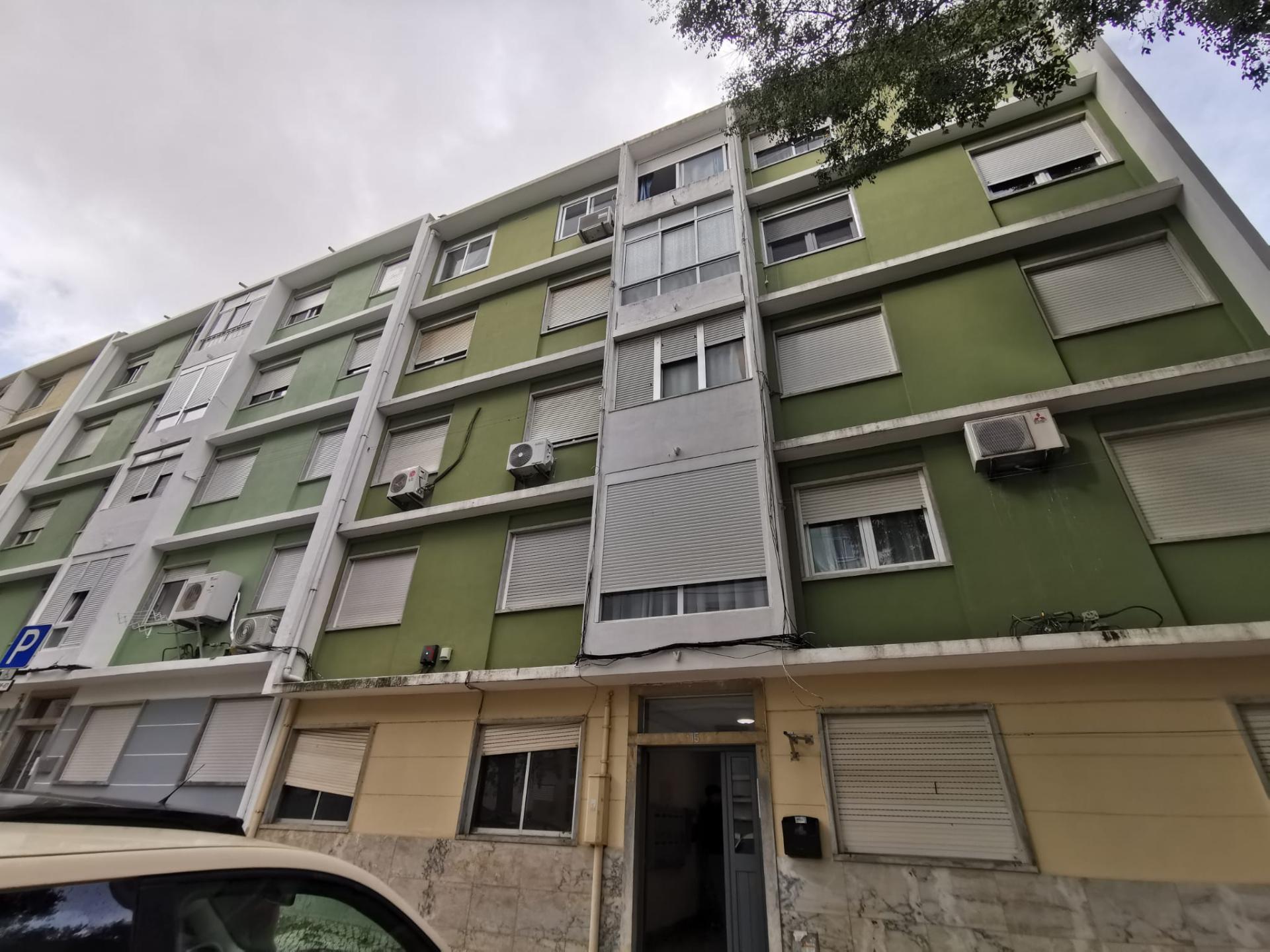 APARTAMENTO T2 | BENFICA | REMODELAÇÂO TOTAL