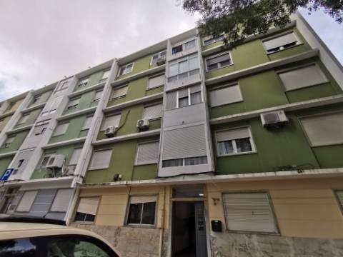 APARTAMENTO T2 | BENFICA | REMODELAÇÂO TOTAL