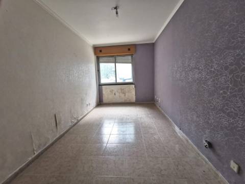 APARTAMENTO T2 | BENFICA | REMODELAÇÂO TOTAL