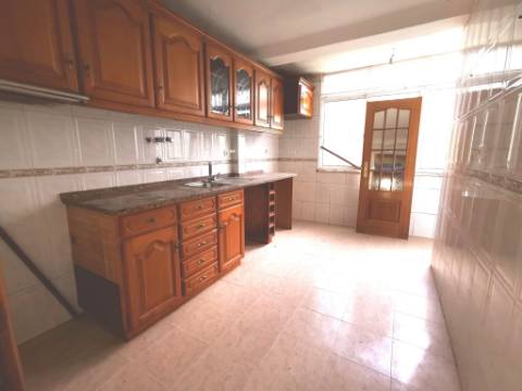 APARTAMENTO T2 | BENFICA | REMODELAÇÂO TOTAL