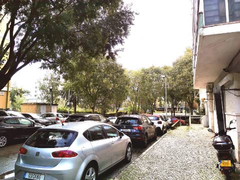 APARTAMENTO T2 | BENFICA | REMODELAÇÂO TOTAL