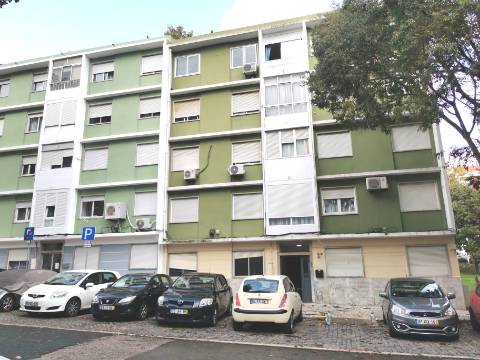 APARTAMENTO T2 | BENFICA | REMODELAÇÂO TOTAL